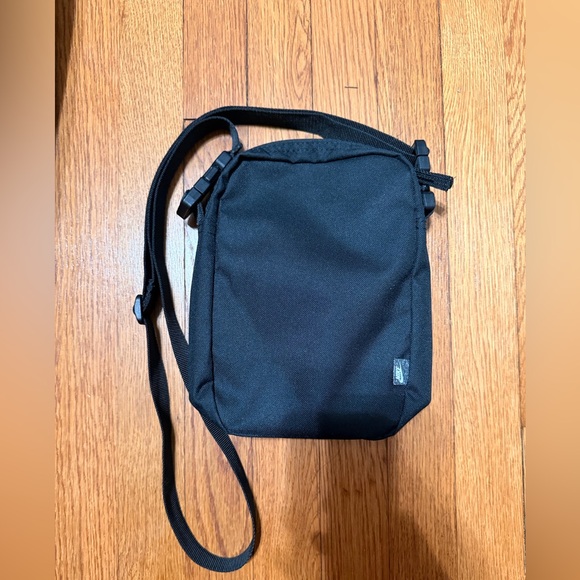Nike Heritage Crossbody Bag (4L) - Picture 3 of 6